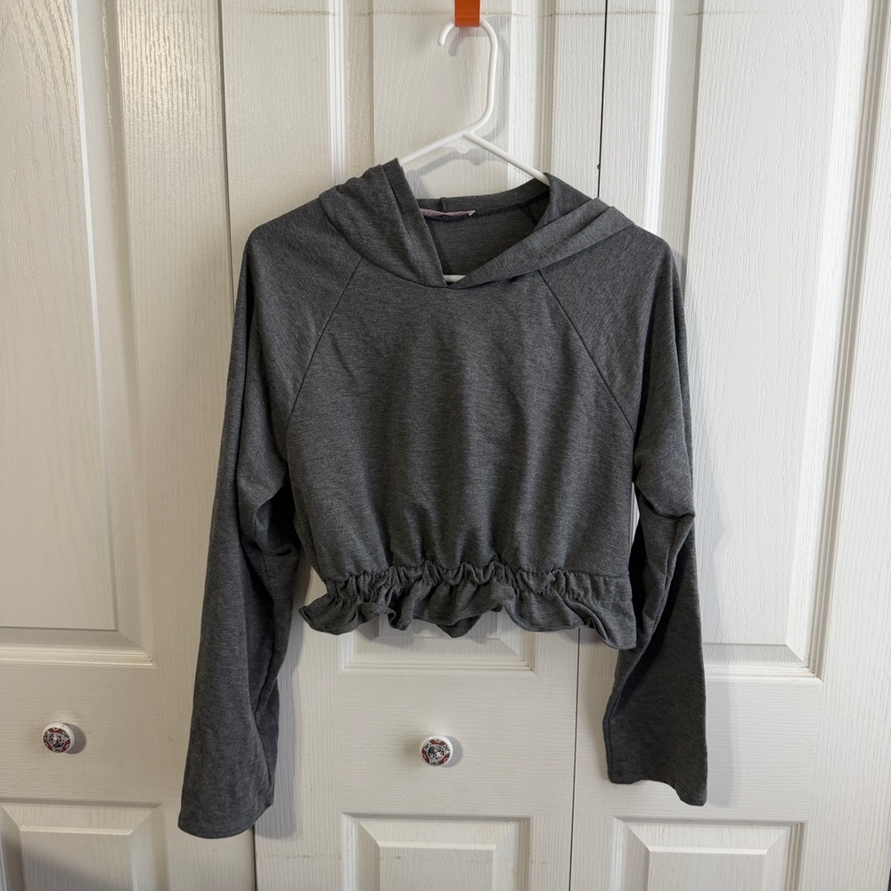 Blue Blush gray ruffle cropped hooded top size medium